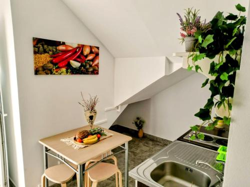 Studio with Garden View image 2