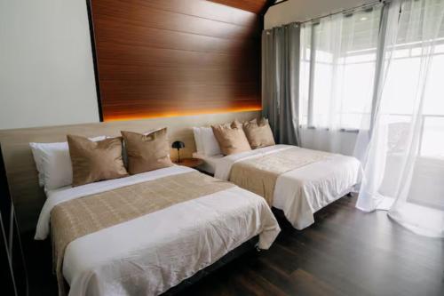 Grey Rock Mountain Cabin w/ Jacuzzi in Balamban