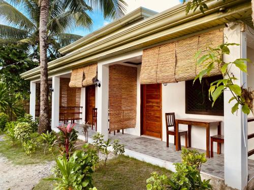 General's Hideout Siargao Room Type - Standard Queen Room