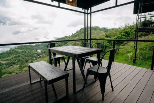 Grey Rock Mountain Cabin w/ Jacuzzi in Balamban