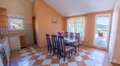 Spacious apartment overlooking Mostar