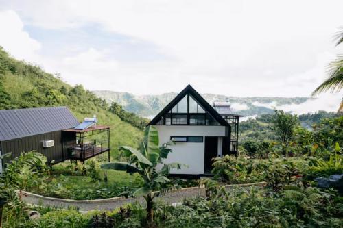 Grey Rock Mountain Cabin w/ Jacuzzi in Balamban