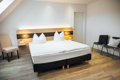 Deluxe Triple Room image 6