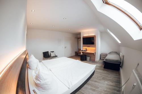 Deluxe Triple Room image 5