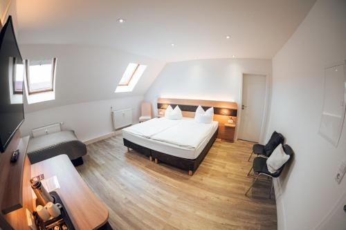 Deluxe Triple Room image 2