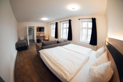 One-Bedroom Suite image 6