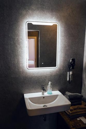 One-Bedroom Suite image 3