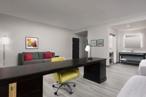 Hampton Inn & Suites El Paso/East - image 10