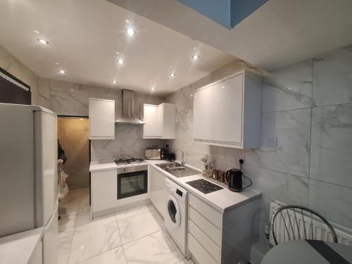 family house Sleeps 10, Liverpool (photo 8)