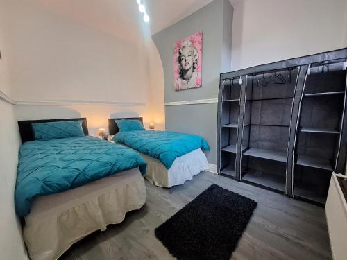family house Sleeps 10, Liverpool (photo 6)