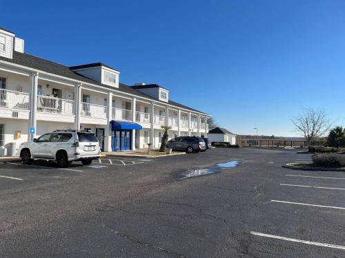Motel 6 Georgetown, SC Marina in Georgetown, USA