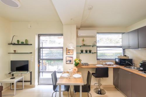 Aiolos GLYFADA luxury apartment