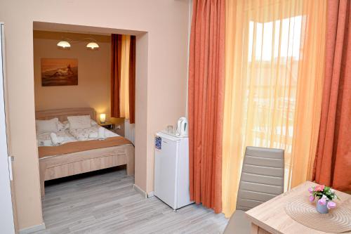 Double Room image 2