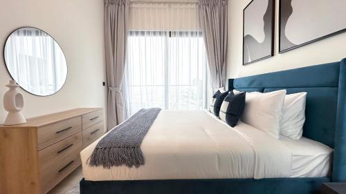 EasyGo - Binghatti Heights Modern 1BR - image 2