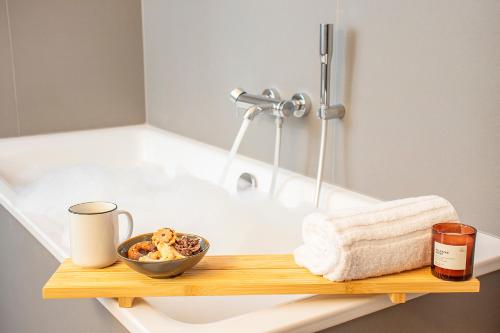 Fürdőszoba, ※Luxus Loft mit Boxspringbetten und Heimkino ※ in Inzlingen