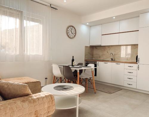 Dapur, M&N Residence Tivat in Pakovo