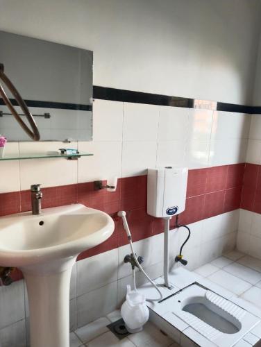 One & Two Bedrooms Apartment Near DHA & Airport - image 3