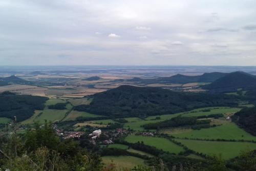 Tuvākā izklaides vieta, Apartmán Kostomlaty pod Milešovkou (Apartman Kostomlaty pod Milesovkou) in Trebenice