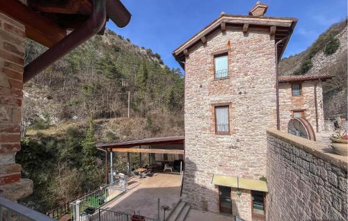 Gorgeous Apartment In Gubbio With Kitchen