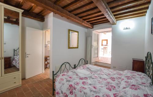 Gorgeous Apartment In Gubbio With Kitchen