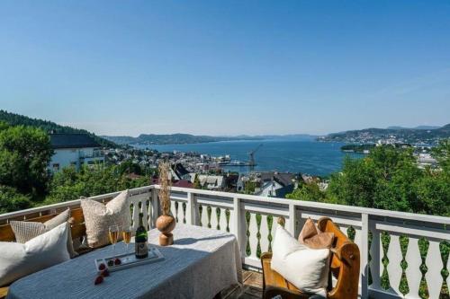 Spacious villa with view - 5BR - FREE parking - Great Wi-Fi 1