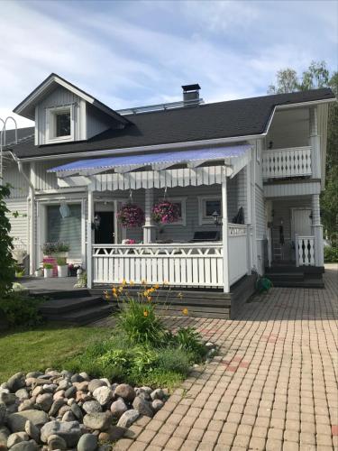 Cozy Home Near Ski Centre And Golf Course, Room Upstairs - Rovaniemi
