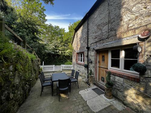 1 Apse Castle Cottage - Pet Friendly