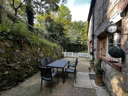 1 Apse Castle Cottage - Pet Friendly