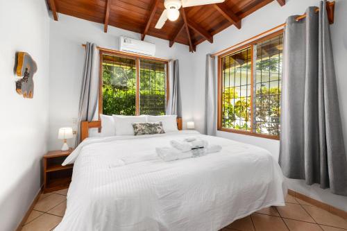 โรงแรมเอมเมอรัลด์ เบย์ (Hotel Emerald Bay ) in พอเทรโร่