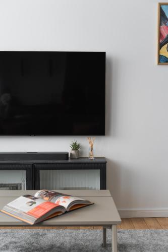 City Center Apartment with balcony in 阿尼克斯奇艾