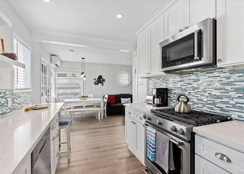 Balboa Paradise - Renovated Coastal Haven - Costa Mesa, CA