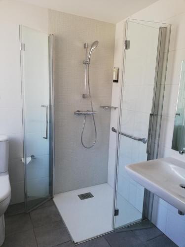 King Room with Roll-In Shower - Disability Access