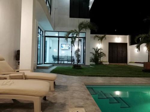 Bella Casa Blanca in El Castillo, Mexico
