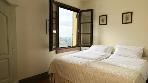 Villa Tramontalba, luxury villa with private infinity pool, panoramic views