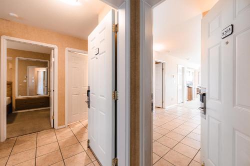 เมาน์เท็น วิว สวีท แอท แฟร์มอนต์ ฮอตสปริง (Mountain View Suites at Fairmont Hot Springs) in แฟร์มองต์ ฮอต สปริงส์ (บริติช โคลัมเบีย)