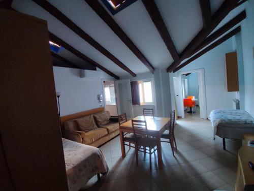 1 king bed, 1 twin bed, 2 sofa beds