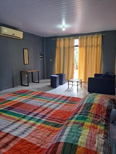 蜂鳥旅館 (Hummingbird Hostel) in 埃斯特城