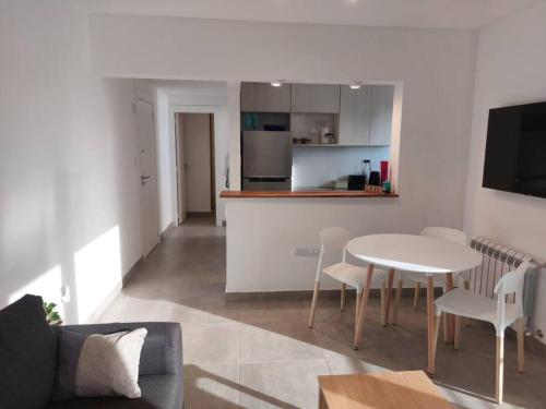 One-Bedroom Apartment image 9
