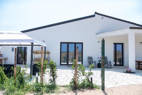 2 bedrooms, 3 beds