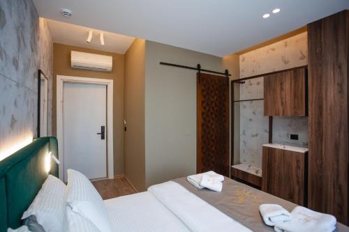 1 queen bed