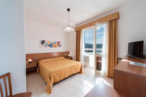 Triple Room with Sea View