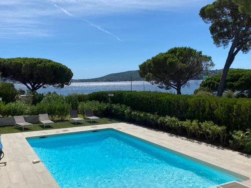 Villa Kate, Villa moderne, 5 ch. accès privé à la plage - Location, gîte - Grimaud