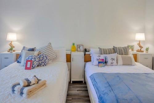 TAMPA BAY, BEACH step away, WIFI, FREE PARKING,POOLS, JACUZZI 2