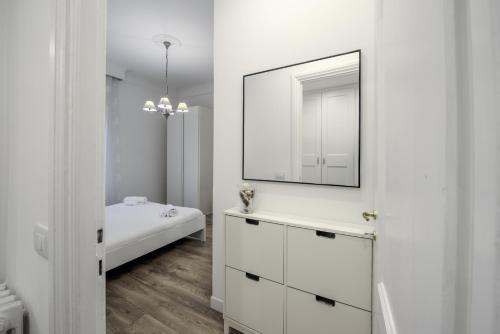Benny Gold - Elegant apartment right next to the METRO, Rzym (zdjęcie 6)