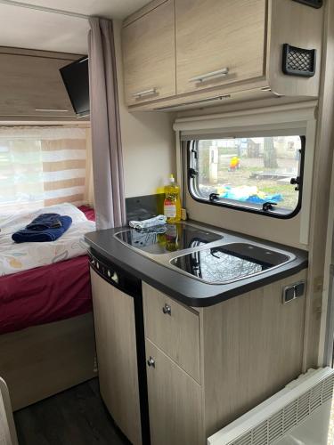 virtuve, CAMPING LES HERLEQUINS in Losne