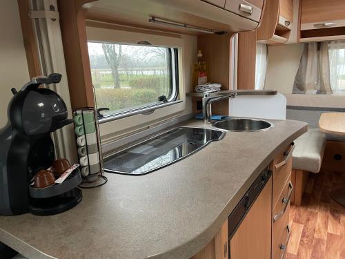 virtuve, CAMPING LES HERLEQUINS in Losne