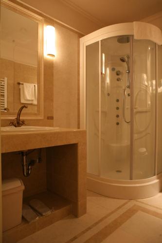Two-Bedroom Apartment with Balcony image 6