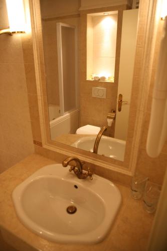 Hotel Villa Viktorija - image 8