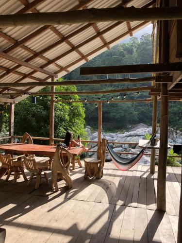 レストラン, Jungle River Lodge in ラセイバ