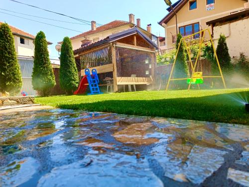 Játszótér, Luka Apartment in the center of Ohrid in Leskajca